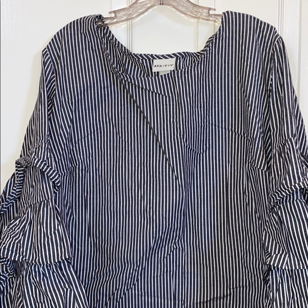 Flutter long sleeve tunic Size 3X Ava&Viv gray